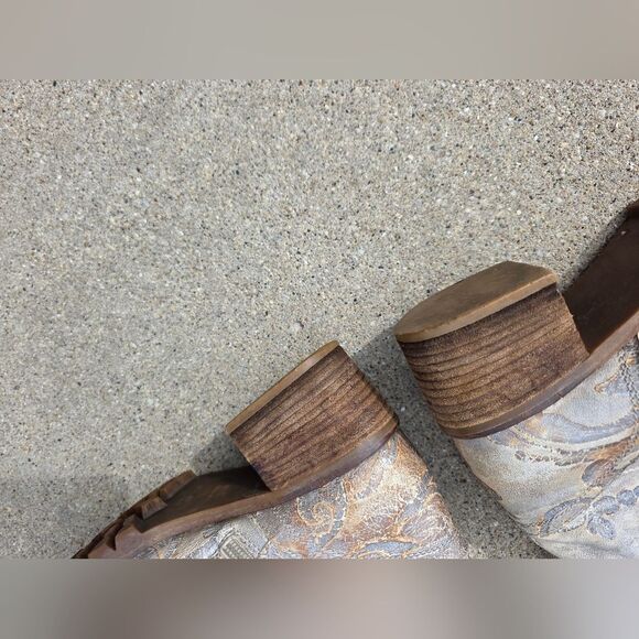 Knee High Embroidered Metallic Bronze Silver Sherpa Lined Rugged Western Boots 8 - Picture 7 of 11